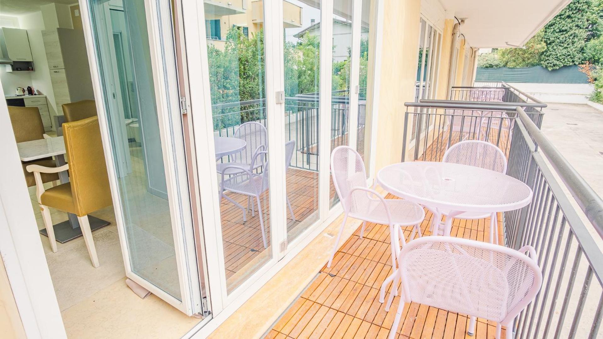 Relais Du Lac Village - Italian Homing Desenzano del Garda Dış mekan fotoğraf